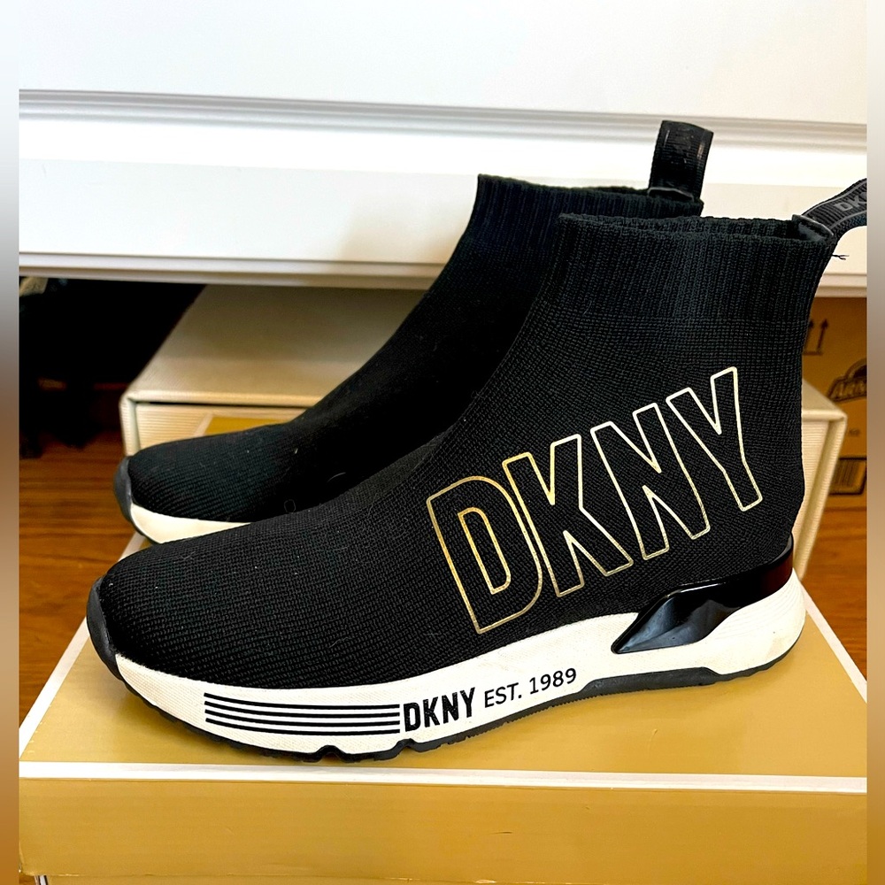 DKNY Womens tennis shoes worn ONCE. Size 5.5